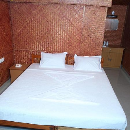 فاركَالا Savithri Inn Bamboo Cottages & Resorts الغرفة الصورة