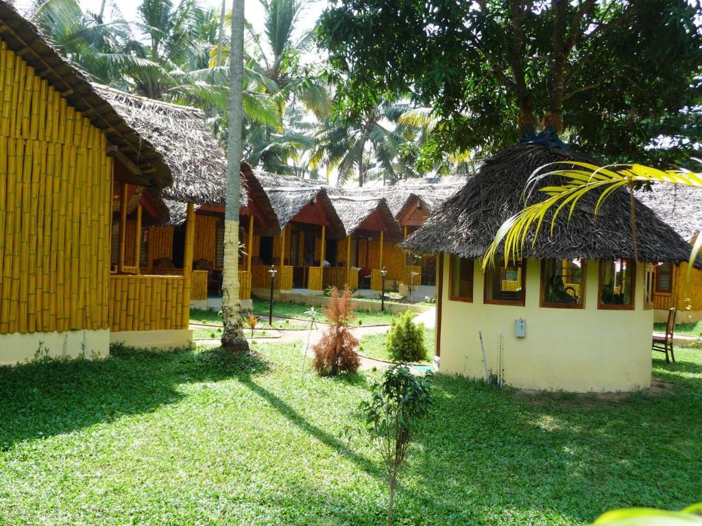 فاركَالا Savithri Inn Bamboo Cottages & Resorts المظهر الخارجي الصورة
