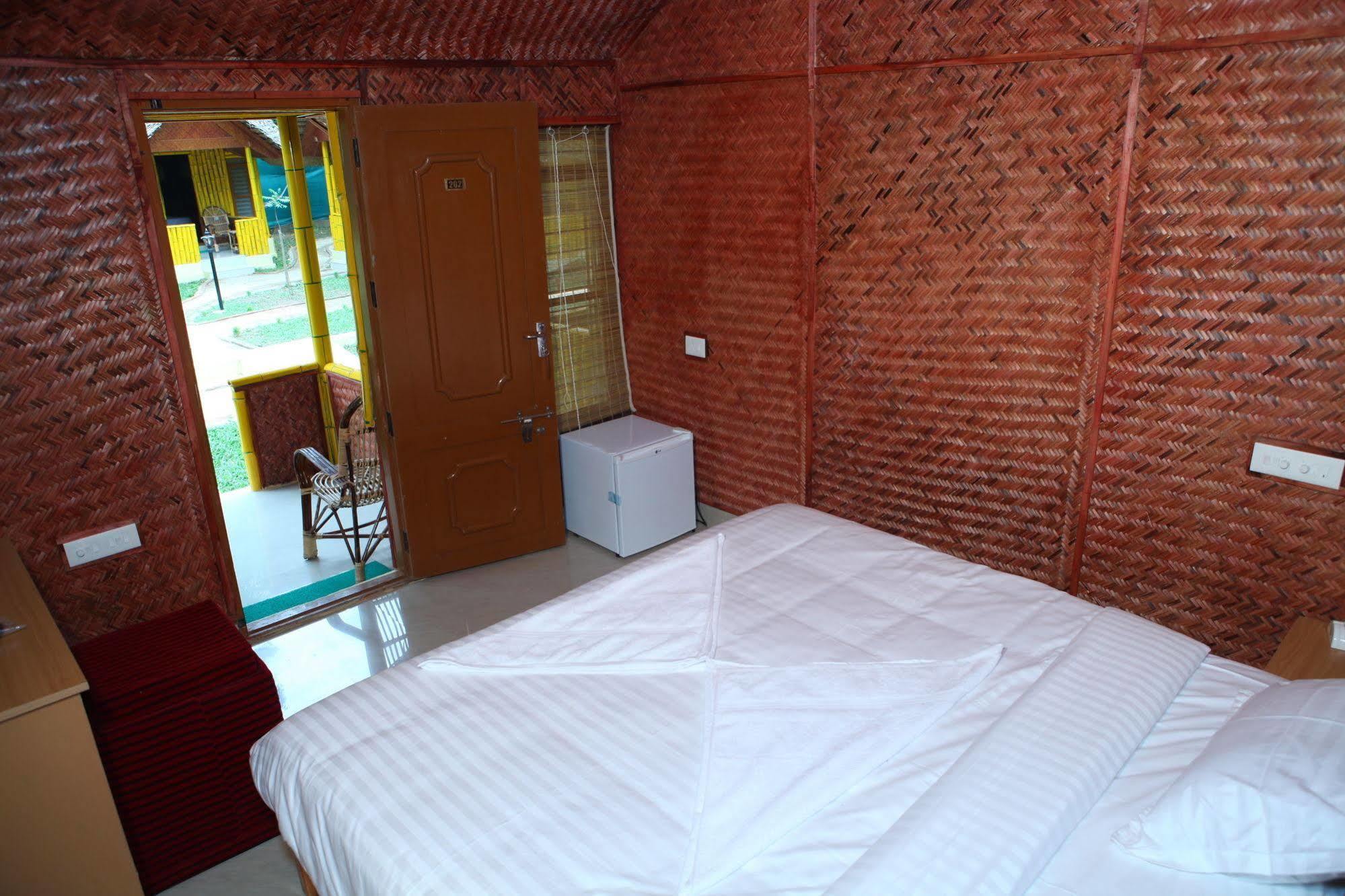 فاركَالا Savithri Inn Bamboo Cottages & Resorts المظهر الخارجي الصورة