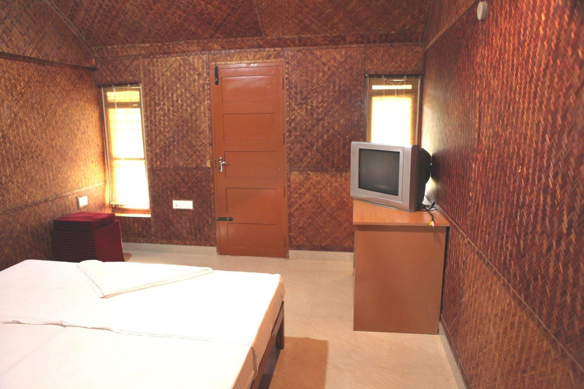 فاركَالا Savithri Inn Bamboo Cottages & Resorts المظهر الخارجي الصورة
