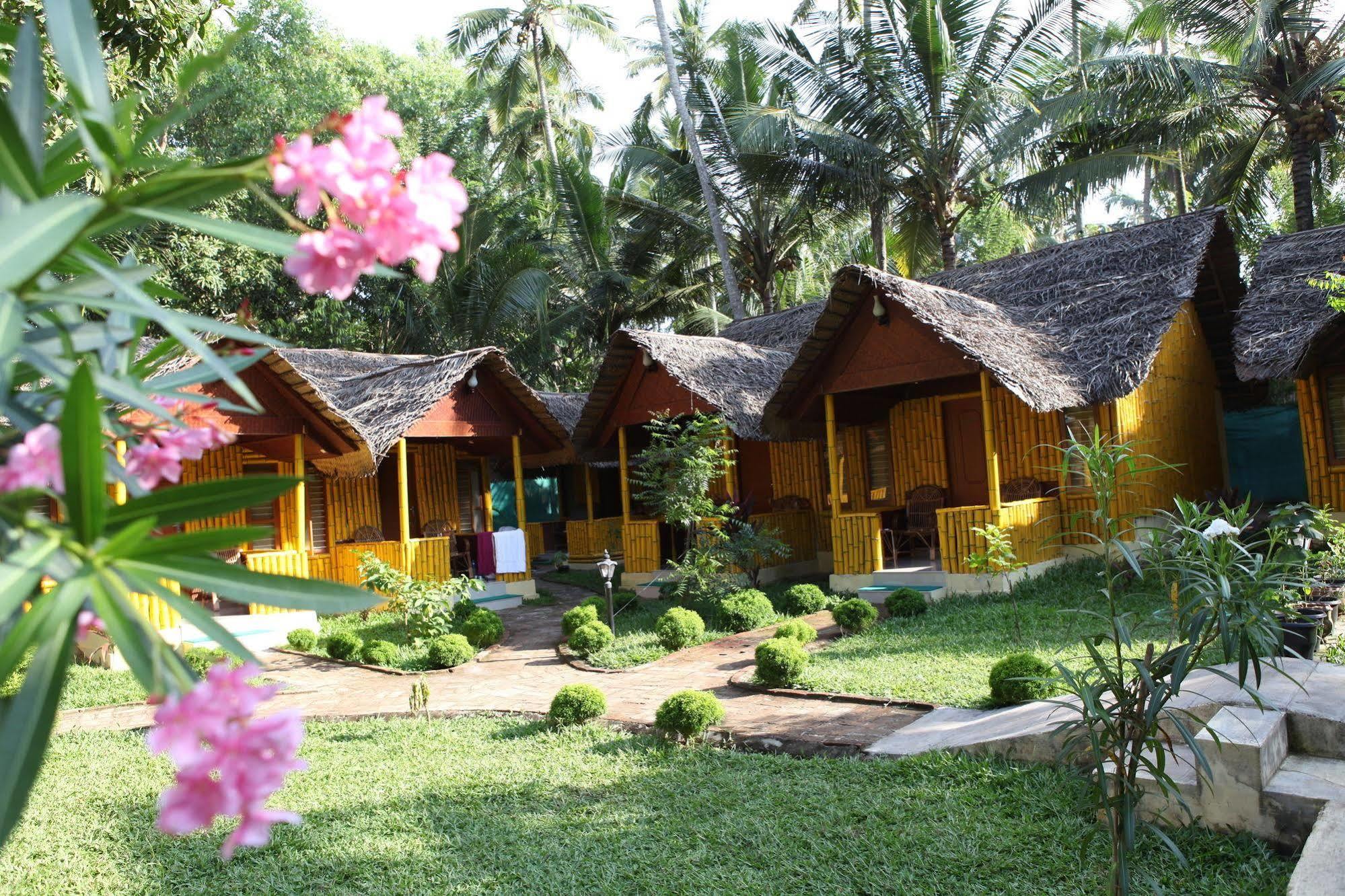 فاركَالا Savithri Inn Bamboo Cottages & Resorts المظهر الخارجي الصورة