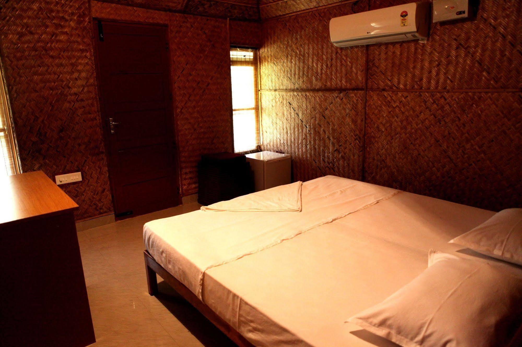 فاركَالا Savithri Inn Bamboo Cottages & Resorts المظهر الخارجي الصورة